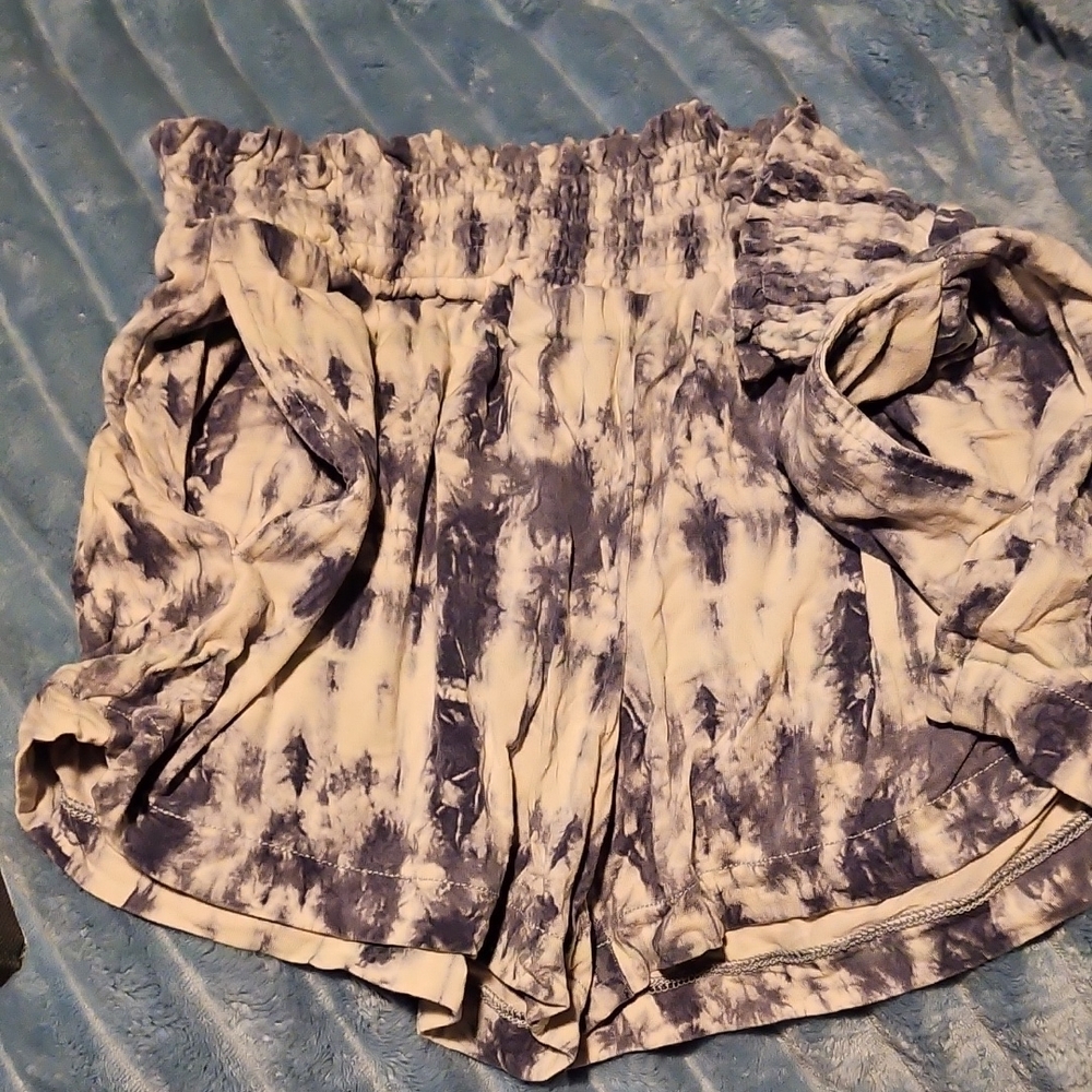 Time and Tru High Waist Tie-Dye Shorts - Blue and White With Pockets